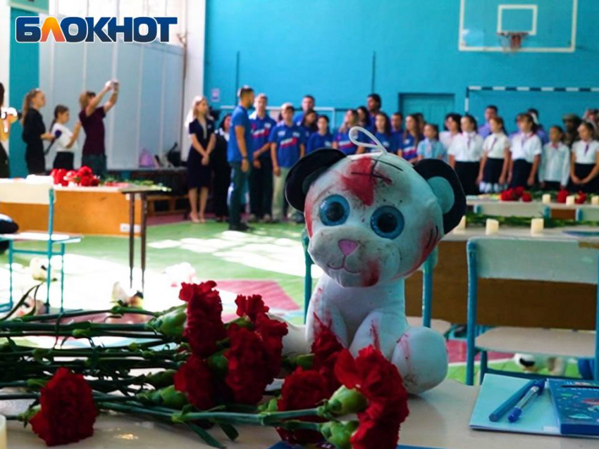 Молодежь ДНР почтила память погибших детей от рук террористов   