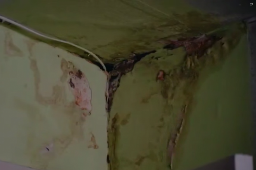 После обращения к Путину, в доме на Набережной в Донецке отремонтирую крышу, которая протекала 9 лет