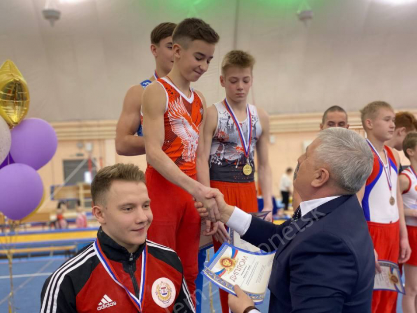Юный гимнаст из Донецка Руслан Хрусталев занял первое место в соревнованиях в Саранске