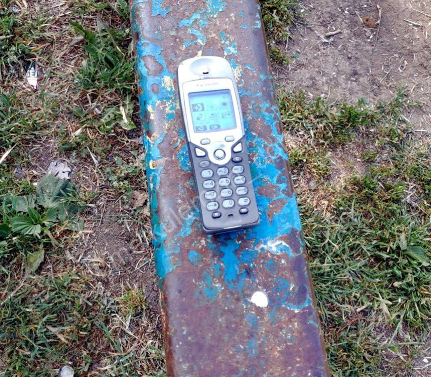 Не брать: ВСУ подбрасывают мины-игрушки и взрывоопасные телефоны к школам Донецка