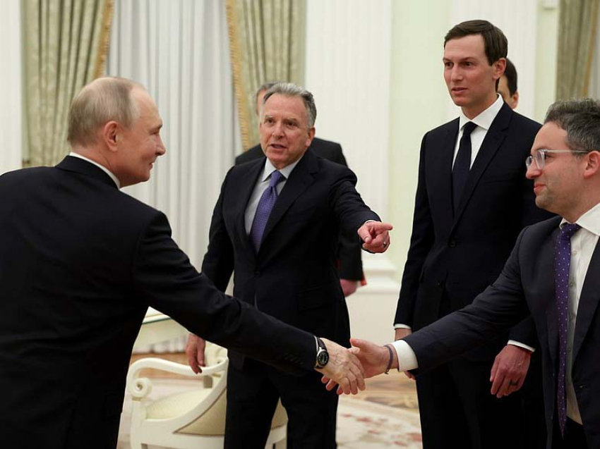 Уиткофф и Кушнер без комментариев покинули Кремль после переговоров с Путиным