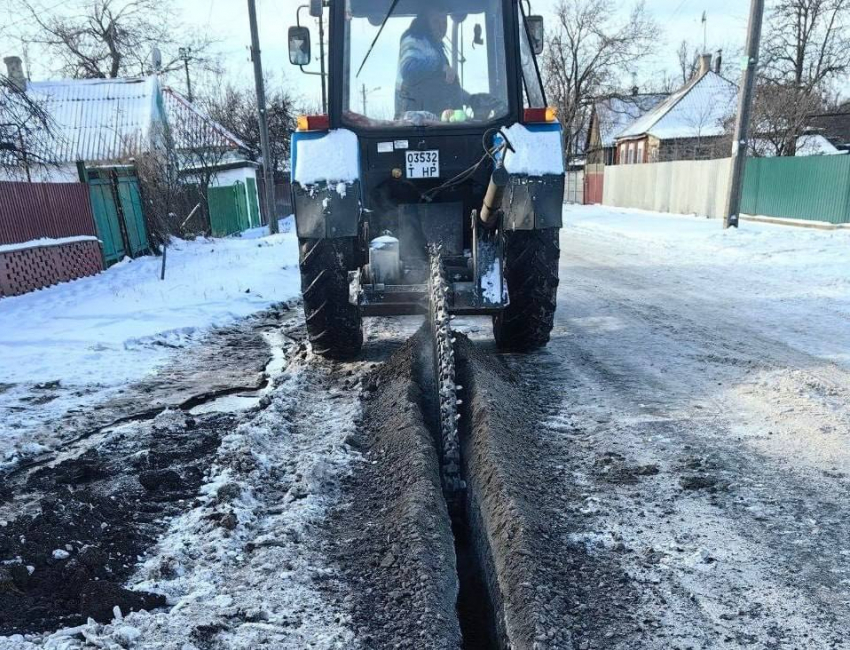 Почти сотню засоров на сетях водоотведения устранили специалисты «Вода Донбасса» в Харцызске