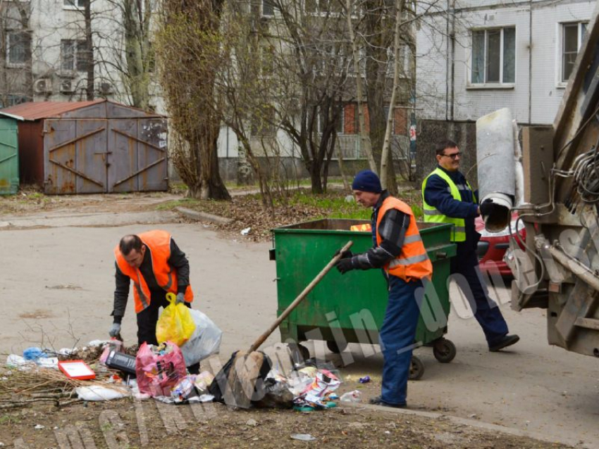 Мэр Донецка объяснил, почему в городе вовремя не вывозится мусор