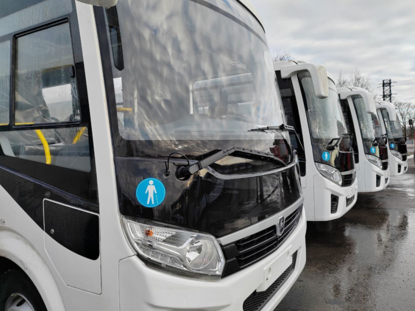 Новые автобусы вышли на маршрут «Енакиево – Корсунь»