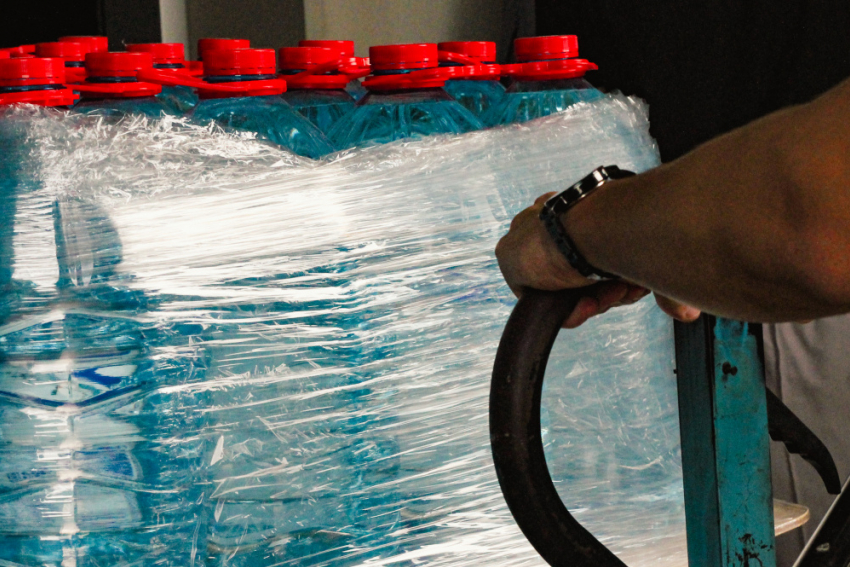 Чеченская молодежь привезла в Донецк 21 тонну воды