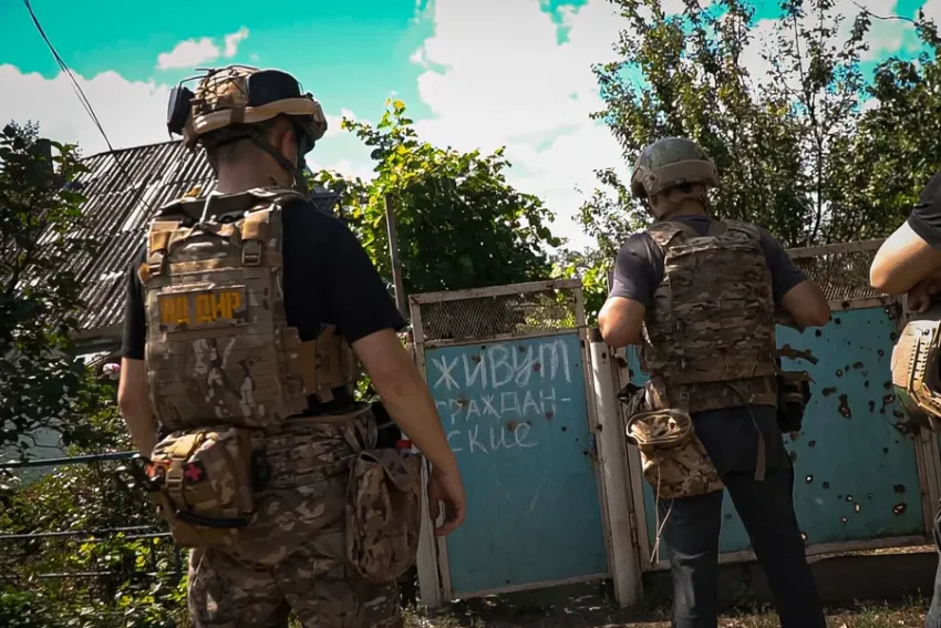 Волонтеры впервые лично смогли привезти гуманитарку в освобожденную Новоселовку в ДНР