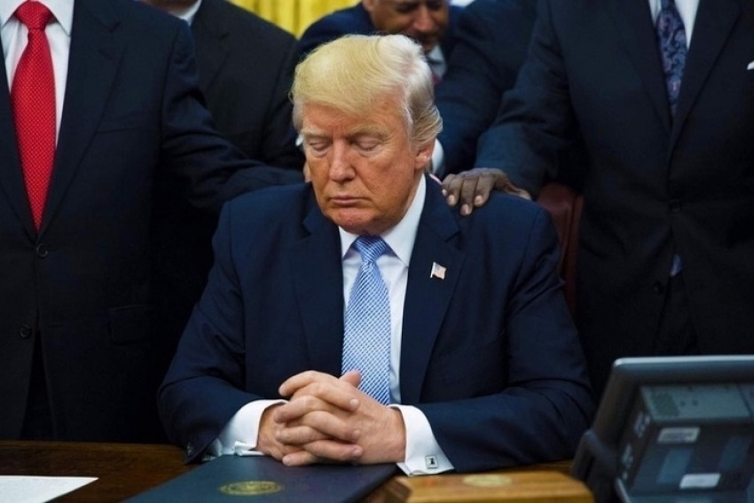 Трамп носится с корейским сценарием для Донбасса, чтобы не потерять власть