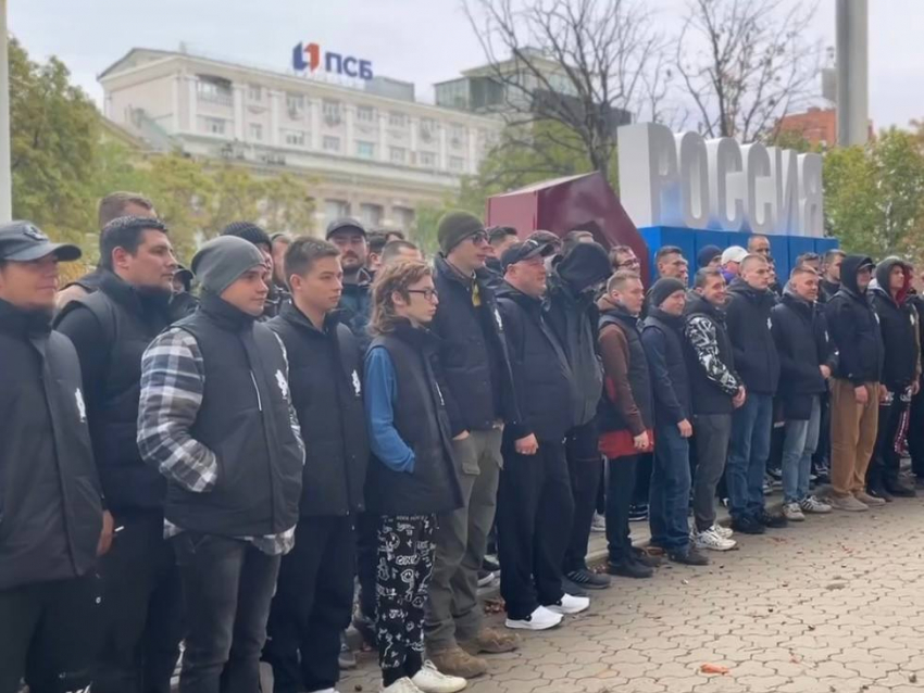 Демобилизованные студенты из ДНР отправились в путешествие по Санкт-Петербургу 