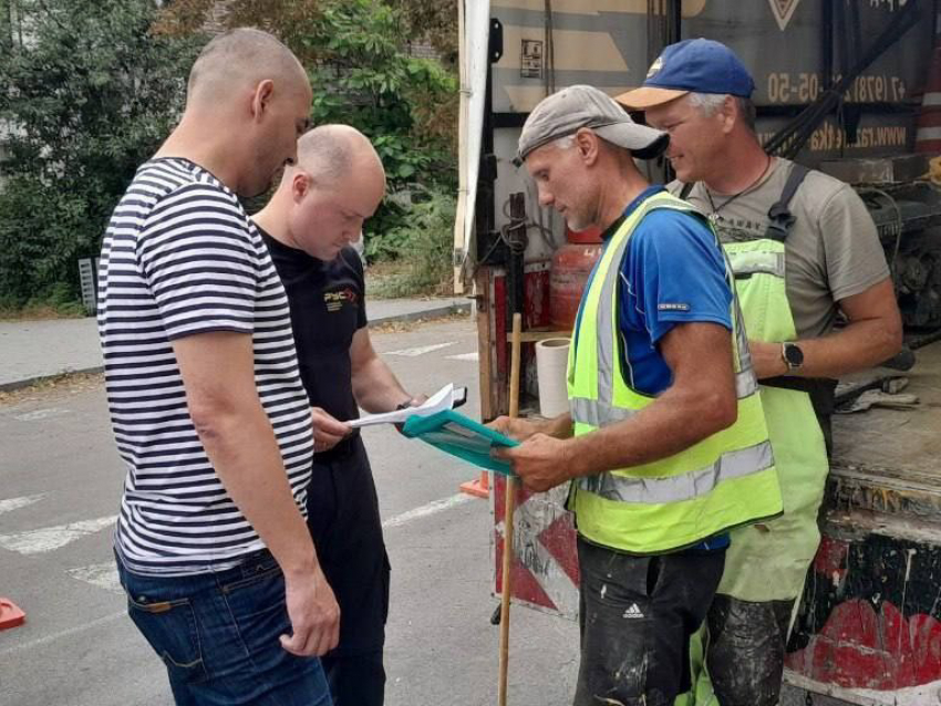 Министр транспорта ДНР посетил Мариуполь с инспекцией и проверил как восстанавливают улицы