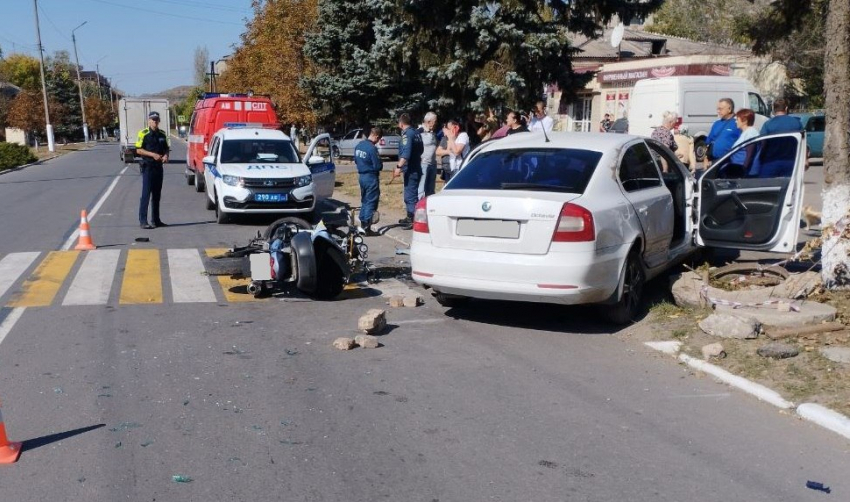 ДТП в Енакиево: 21-летний мотоциклист врезался в «Шкоду» 