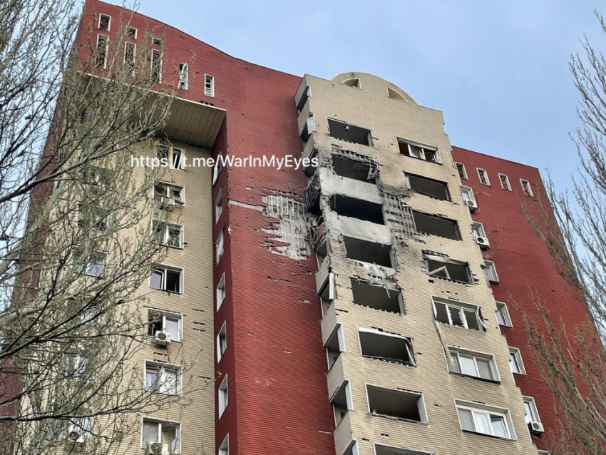 Отклонилась от курса и влетела в 16-этажку: ВСУ ударили по Донецку «просроченной» американской ракетой