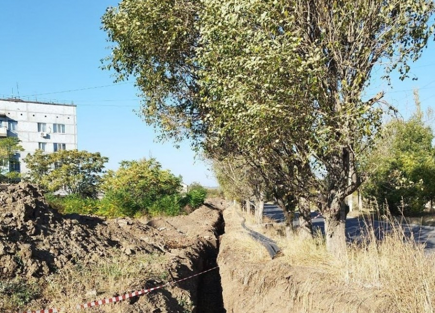 Ремонтники пришли в Зугрес: меняют сети водоснабжения
