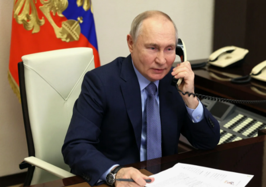 Путин и Трамп провели телефонный разговор