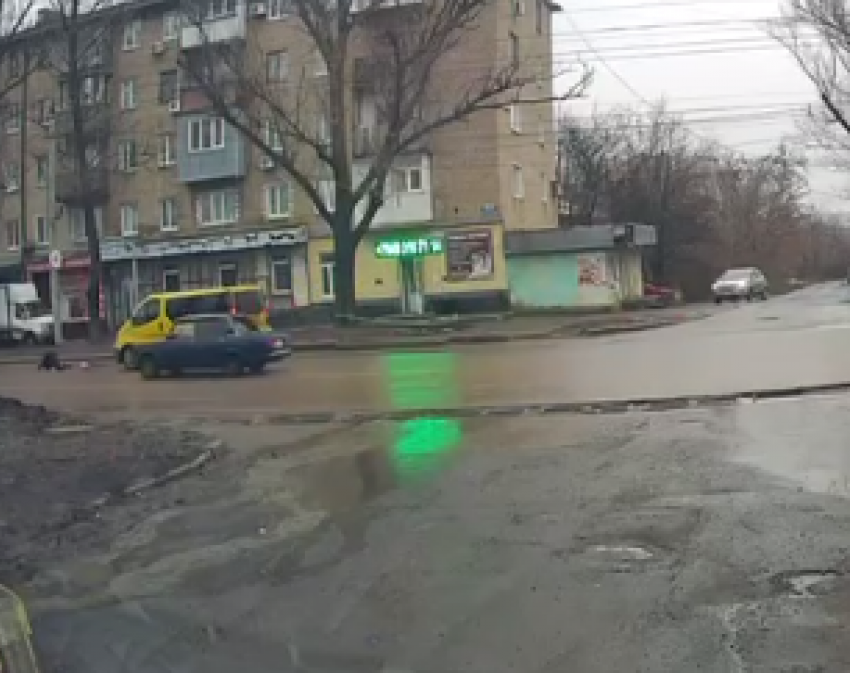  Женщина улетела на несколько метров после ДТП в Макеевке