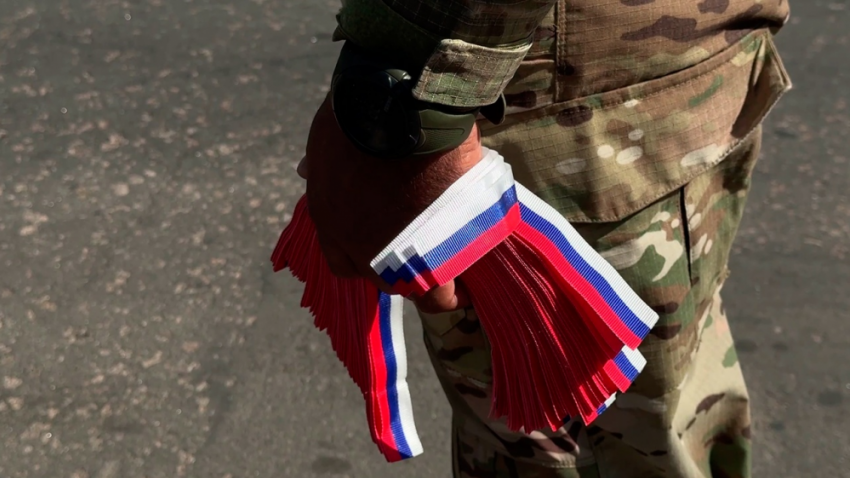 Российские триколоры вручили водителям ДНР 