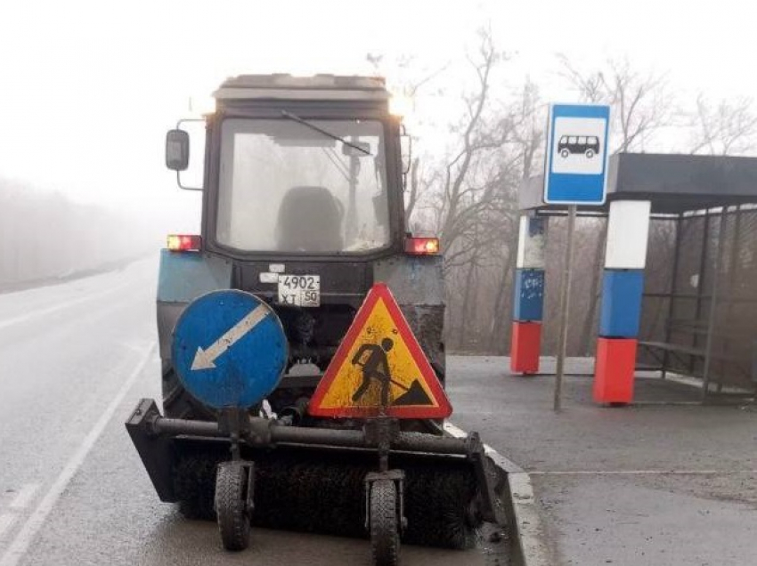 На нескольких автодорогах ДНР установили новые знаки