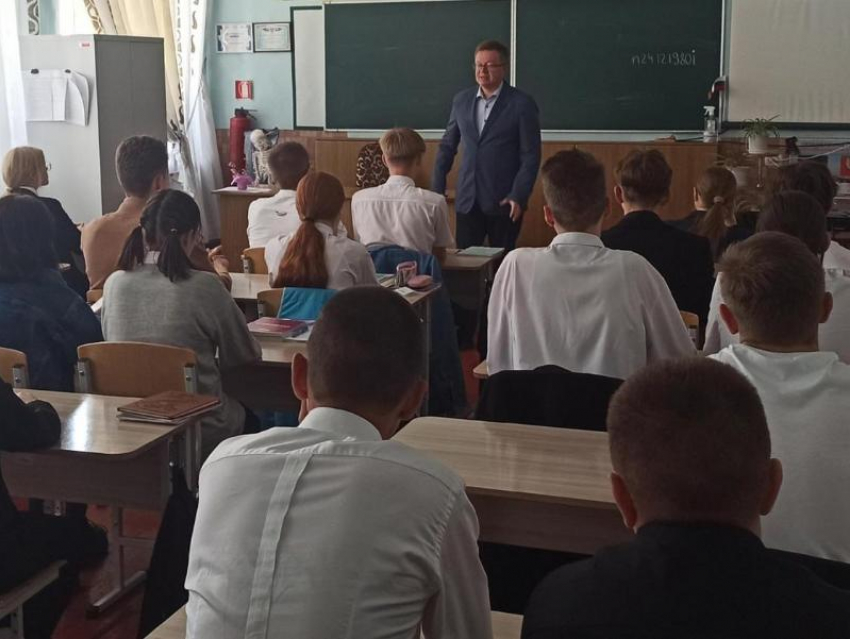 Педагоги Ямала помогают коллегам из Волновахи перейти на всероссийский стандарт образования 
