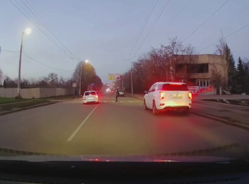 В Макеевке водитель чуть не убил ребёнка на пешеходном переходе