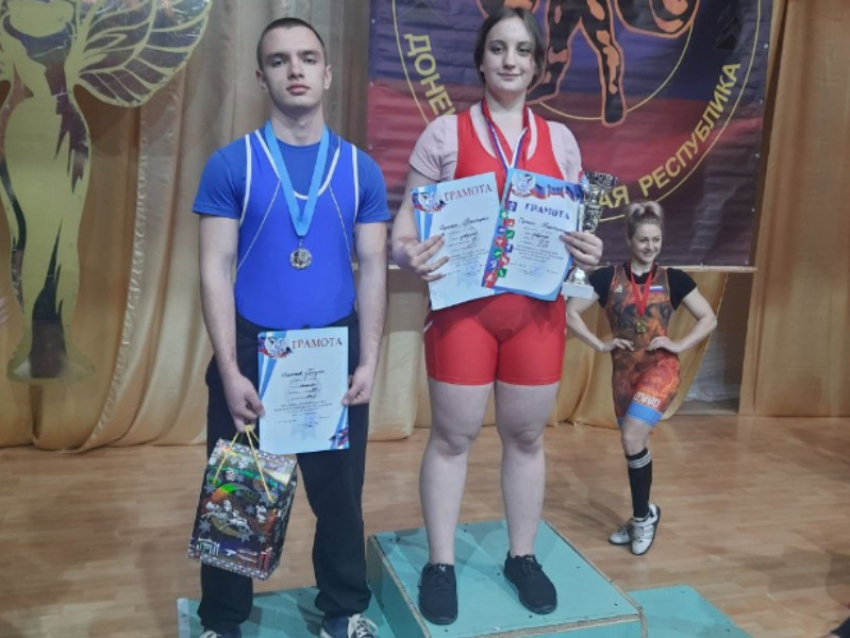 Виктория Саржан из Волновахи стала победителем чемпионата ДНР по классическому жиму