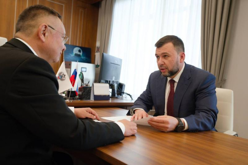 Министр строительства и ЖКХ РФ провел рабочую встречу с Главой ДНР
