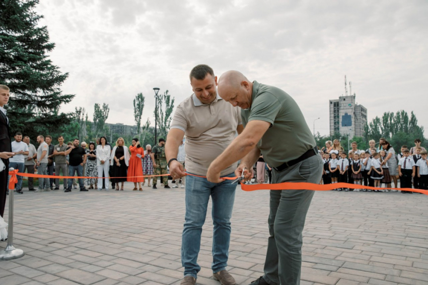В Мариуполе открыли реконструированный парк 50-летия Победы