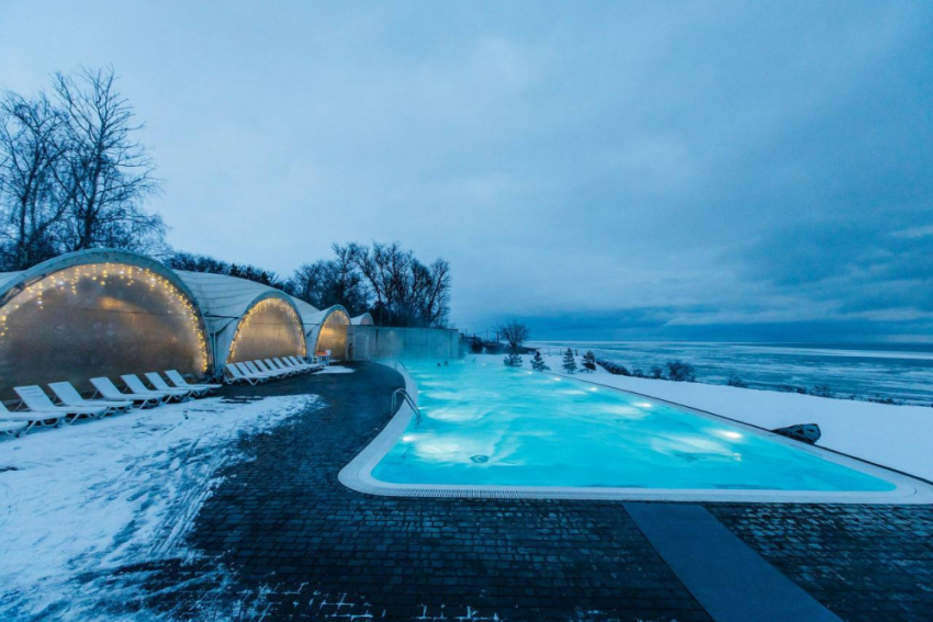 Волшебная зима в «Станции Морской»: парящие бассейны, домики и жаркие сауны