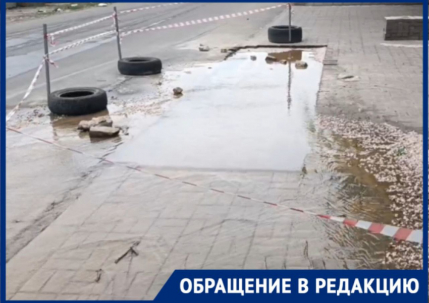 Вышла погулять: на «Гуляй хате» в Донецке вода месяцами заливает асфальт