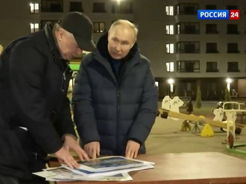 Об итогах визита Владимира Путина в Мариуполь рассказал сопровождавший его вице-премьер