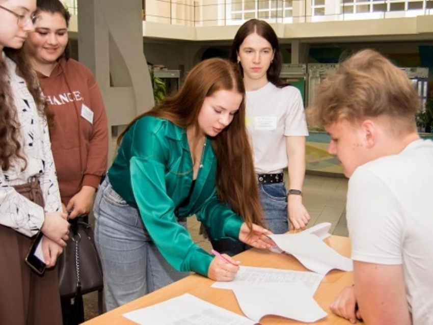 Студенты нашли работу по специальности: в Макеевке прошла ярмарка педагогических вакансий