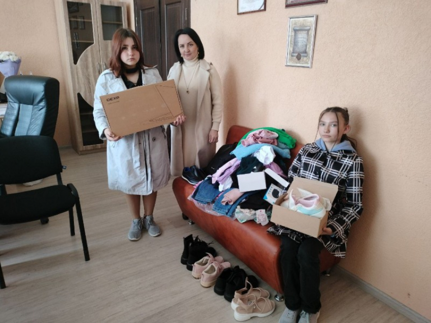 Гуманитарную помощь из Ямала получили две крайне нуждающиеся семьи из Волновахского района