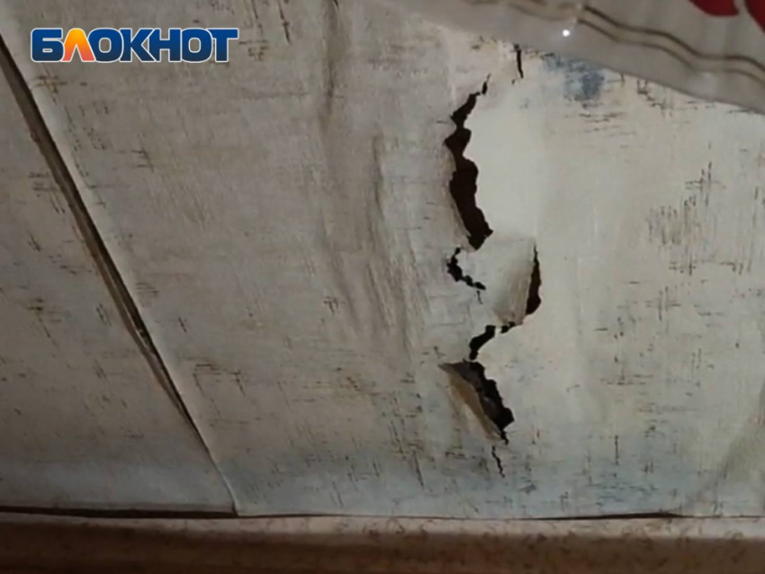 Жительница Донецка два года не может добиться ремонта протекающей крыши