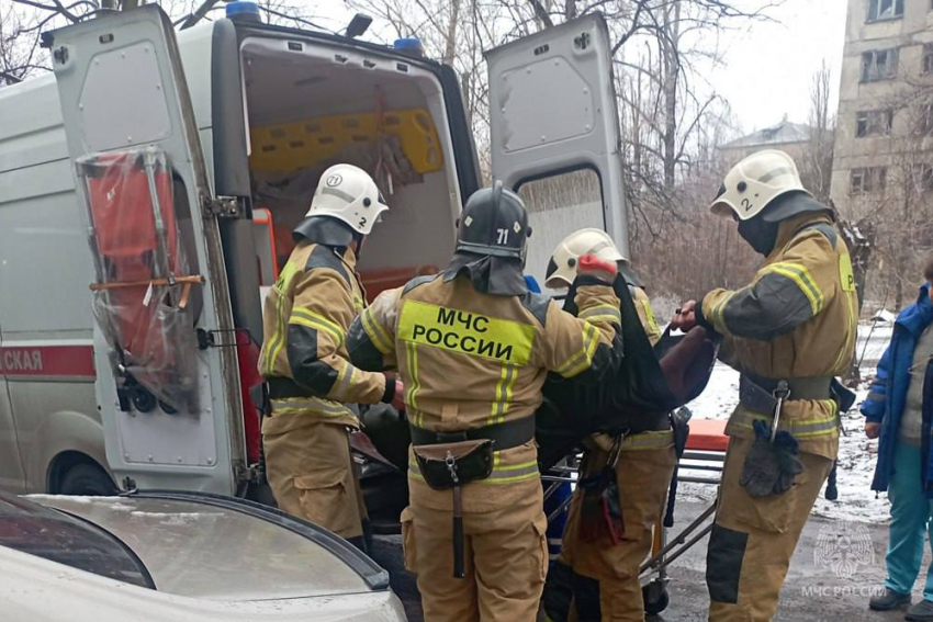 В ДНР спасатели помогли госпитализировать пенсионера