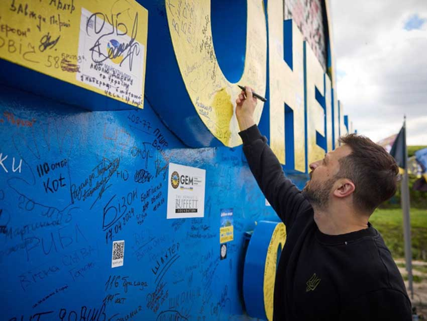 «Зеленский труп»: нацисты на Украине запретили президенту выводить ВСУ из Донбасса