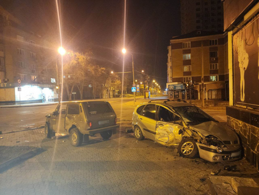 В центре Донецка не повезло автомобилям «Рено»: в авариях травмированы четыре человека