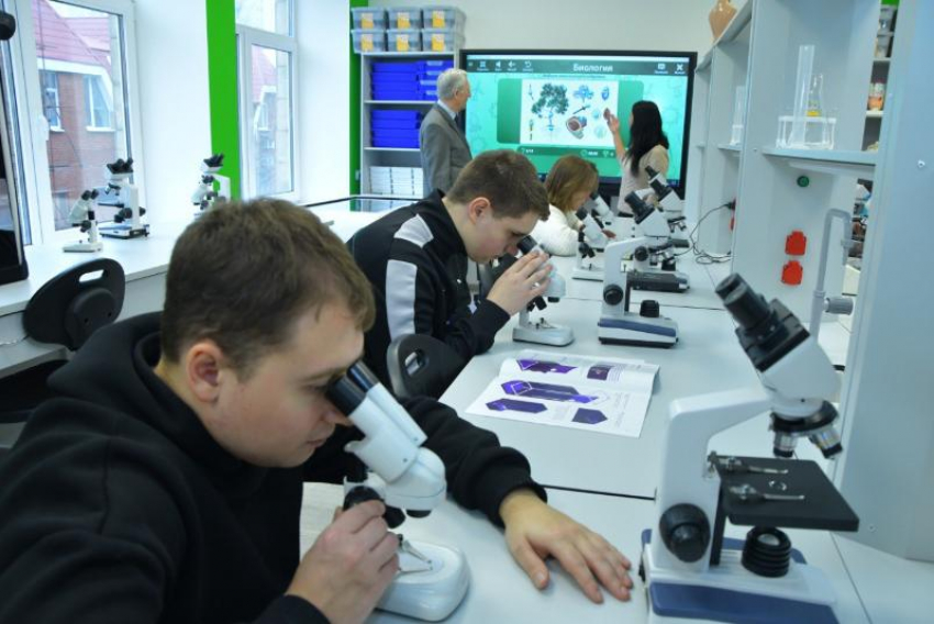 В научную лабораторию ДонГУ доставили 5 высокотехнологичных аппаратов 