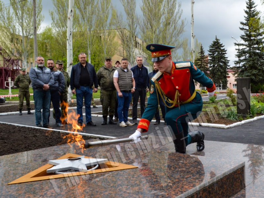 Будет гореть ярко при любой погоде: завершилась реконструкция Вечного огня в Донецке