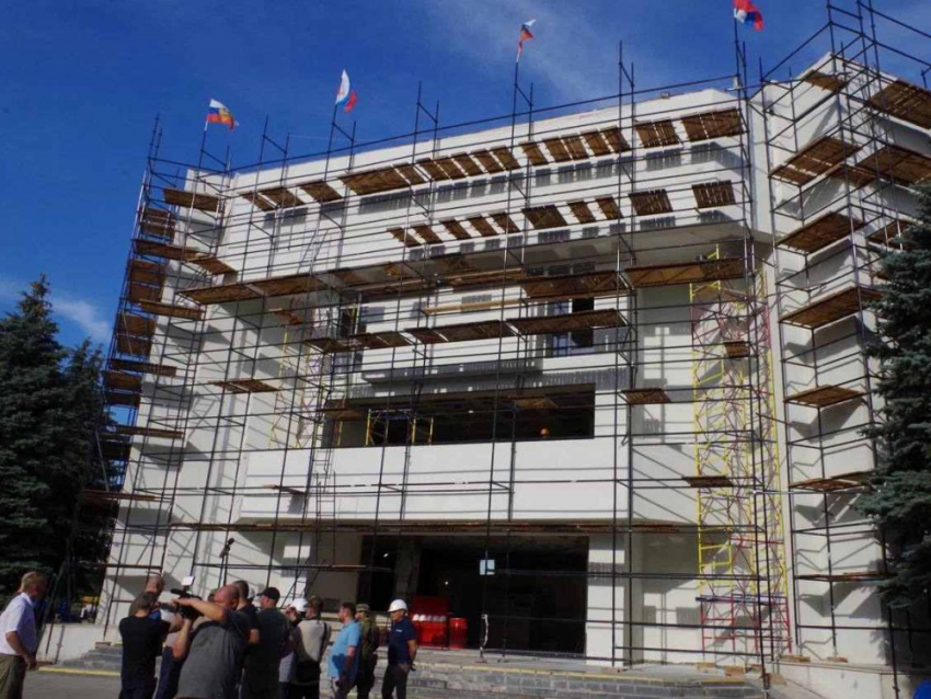 Как строятся новые дома в Мариуполе проверил зампред Правительства России