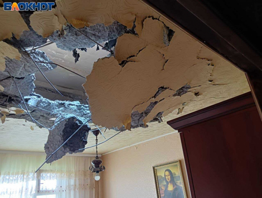 Крыши нет, но счет пришел: жительнице Донецка выставили счет за ЖКХ в разрушенном доме