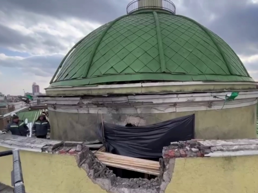 Строители из Москвы приступили к ремонту крыши библиотеки имени Крупской
