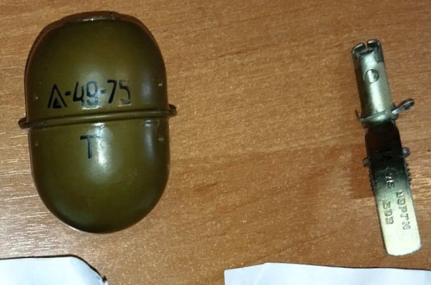 Житель Шахтерска, ДНР, хранил дома гранату со взрывчаткой