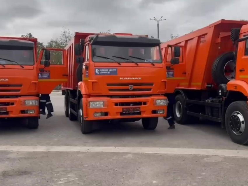 «Донснабкомплект» получил 17 самосвалов для поддержание санитарной чистоты в городах Донбасса 