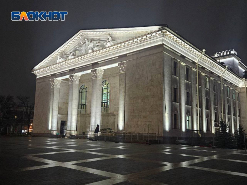 Как выглядит Драматический театр в Мариуполе снаружи и изнутри в считанные дни до открытия