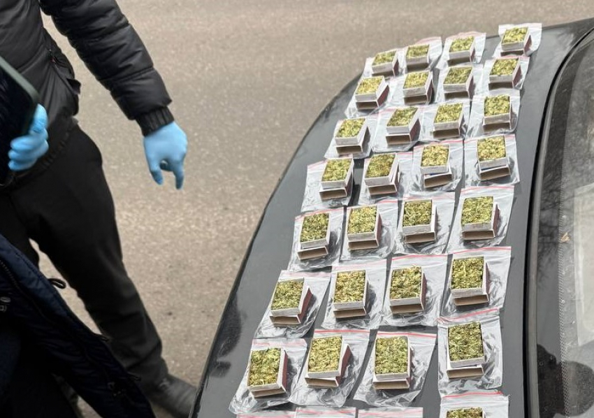 Житель ДНР попался с партией наркотиков на продажу во время осмотра автомобиля