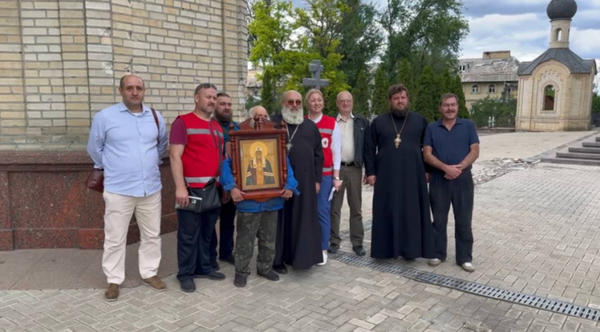 Военный священник Святослав Чурканов и протодиакон Михаил Михайлов посетили монастырь в ДНР