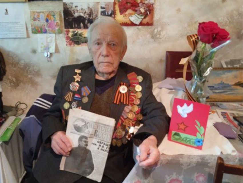 Ветераны ДНР получили праздничные открытки от воспитанников детских социальных центров