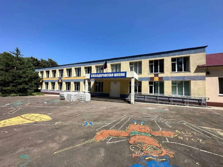  Ямальцы взялись за обновление школы в Волновахском районе ДНР 