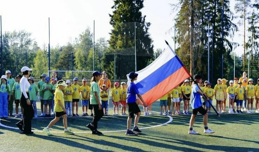 За лето более 200 школьников из Енакиево отдохнули в лагерях Ленобласти