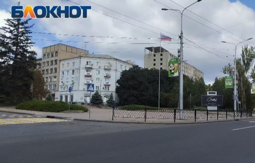 Во время массированного обстрела центра Донецка коммунальщики продолжают свою работу