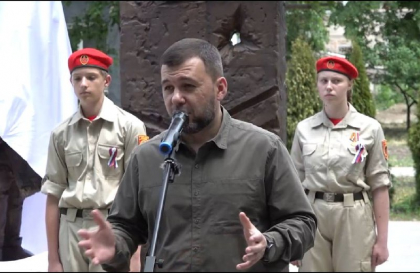 Памятник защитникам Донецкой Народной Республики открыли в Харцызске 