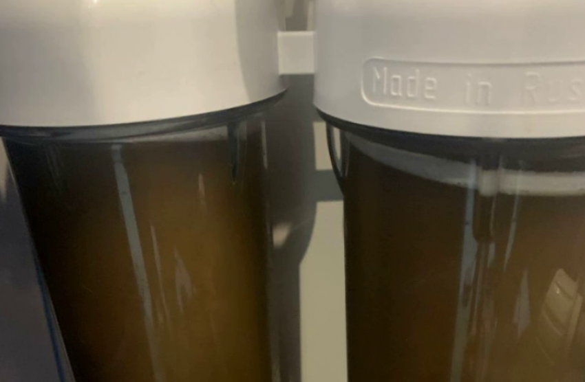 Странная вода из крана заставила жительницу Макеевки заливать ванну хлоркой